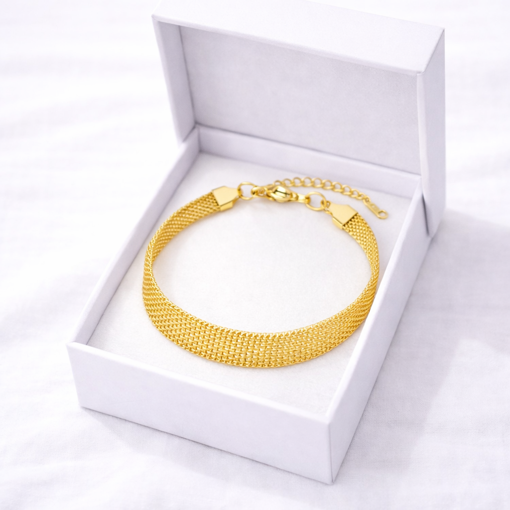 LUXERA Bold Mesh Bracelet – Waterproof Gold-Plated Steel
